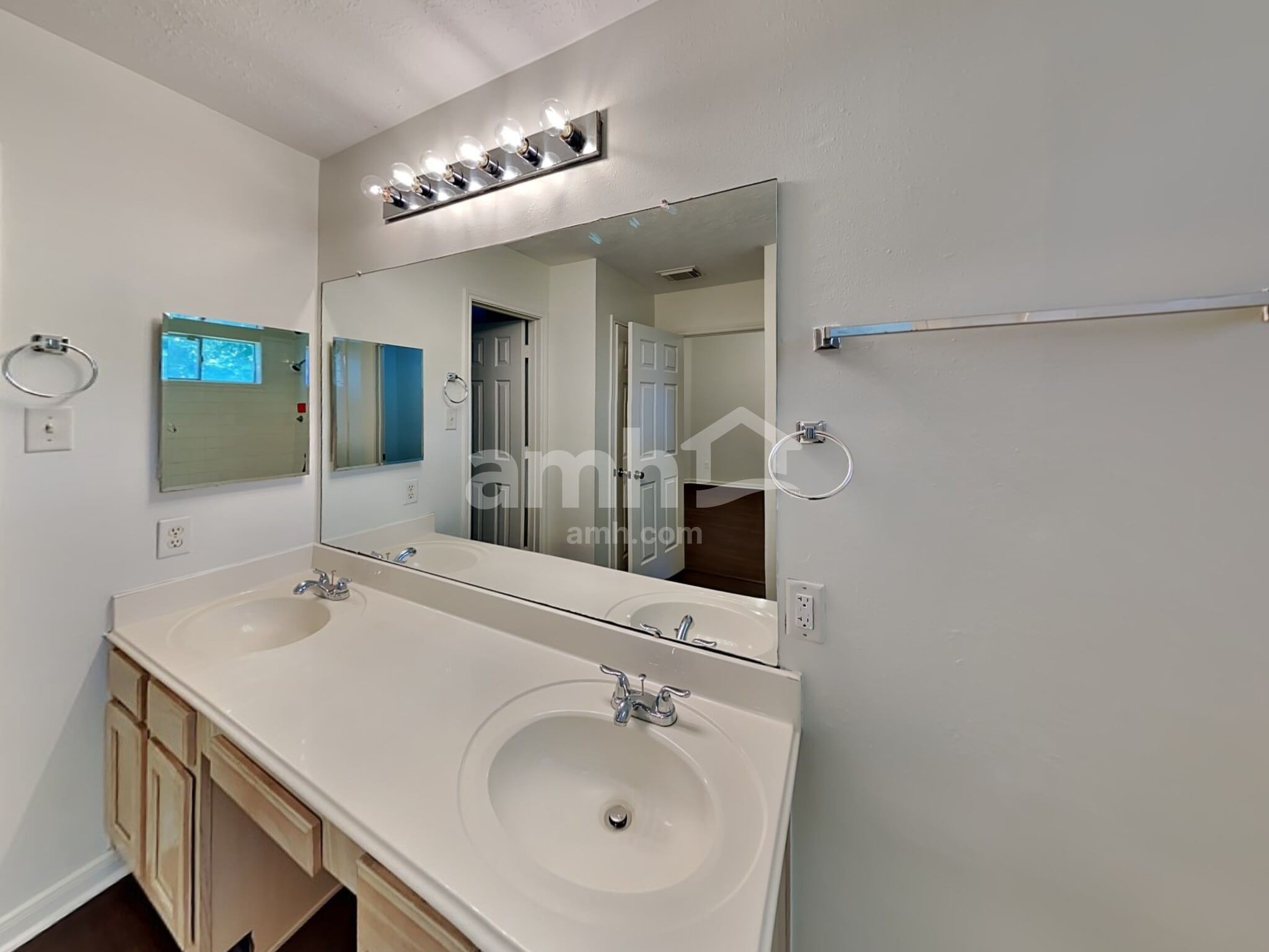 Building Photo - 10467 Twin Circles Dr