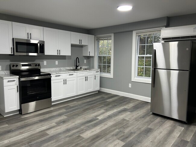 Building Photo - 92-98 Boswell Ave