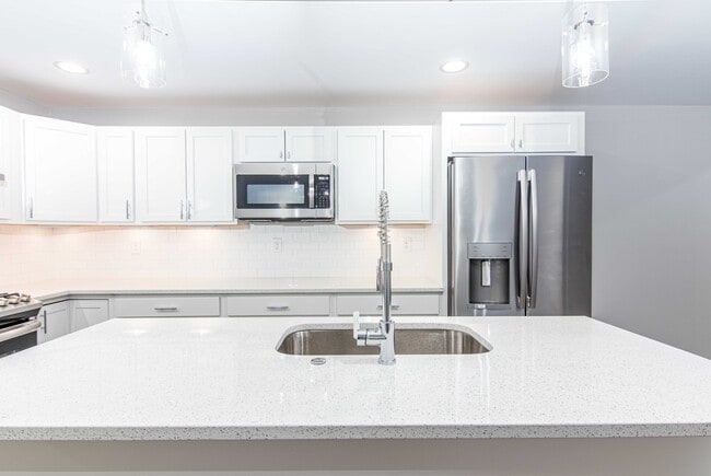 Building Photo - 3509 Chestnut Ave