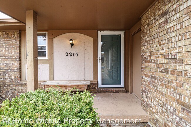 Building Photo - 3 br, 3 bath House - 2215 South Lori Lane