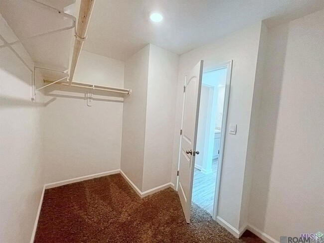 Building Photo - 629 Correns Ln