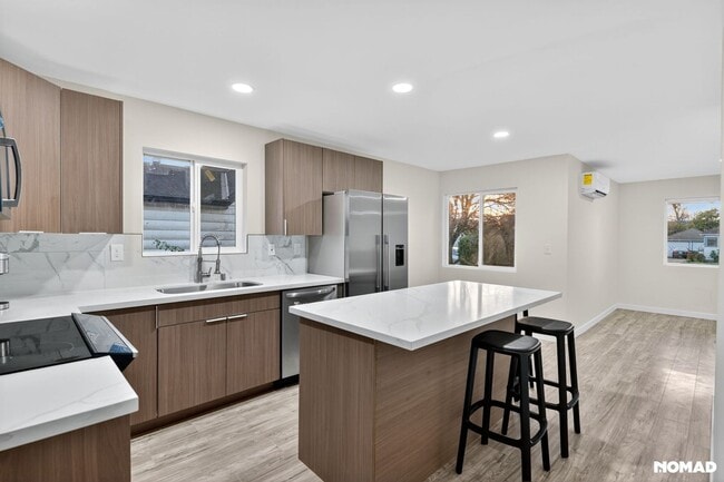 Building Photo - 126 K St NE