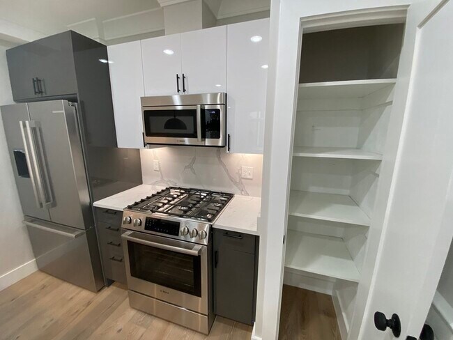 Building Photo - 300 Somerville Ave