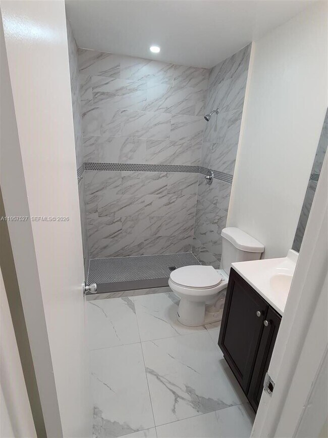 Building Photo - 4020 Del Rio Way