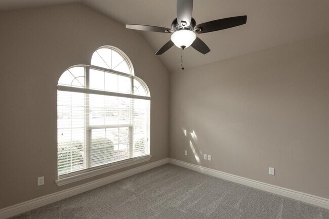 Building Photo - 2124 Newbrook Dr