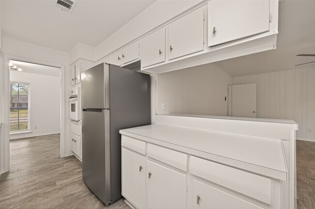 Building Photo - 5615 Beechnut St