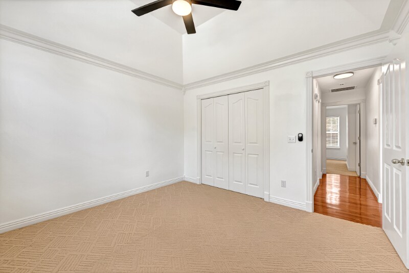 Building Photo - 903 N Quail Terrace