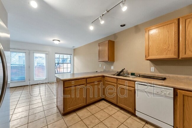 Building Photo - 2433 S Seclusion Ln