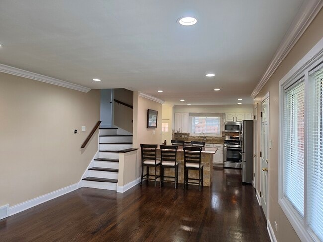Building Photo - 9104 Oleander Ave