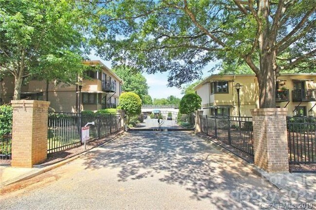 Building Photo - The Grove -Fully furnished-all Utilities -...