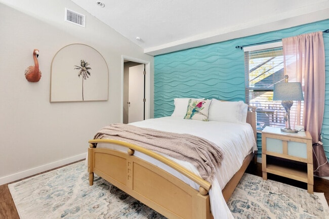 Building Photo - 1679 Tampa Rd