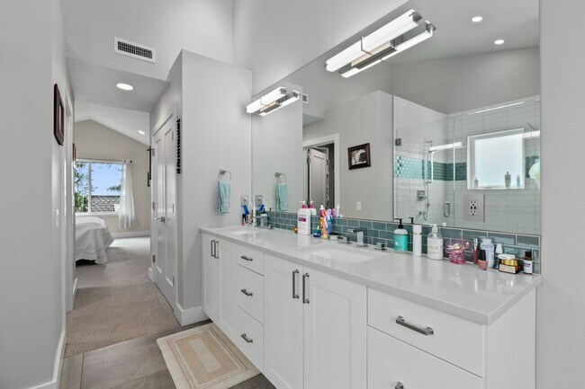 Building Photo - 5Bd/3.25Ba Seattle House