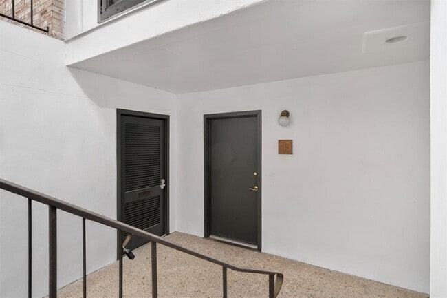 Building Photo - 2704 San Pedro St