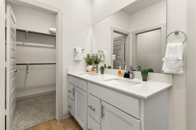 Building Photo - 10513 Defender Trl