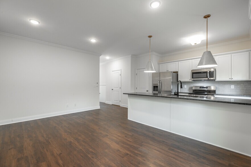 Building Photo - 5559 Stream Ln