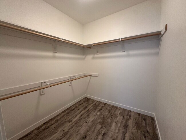 Building Photo - 20611 Independence Way