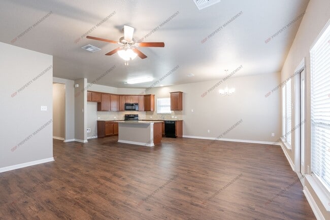 Building Photo - 4-Bedroom, 3-Bath Home in Belton ISD – Ove...