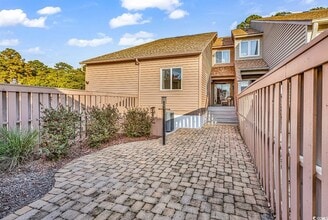 Building Photo - 4000 Fairway Lakes Dr