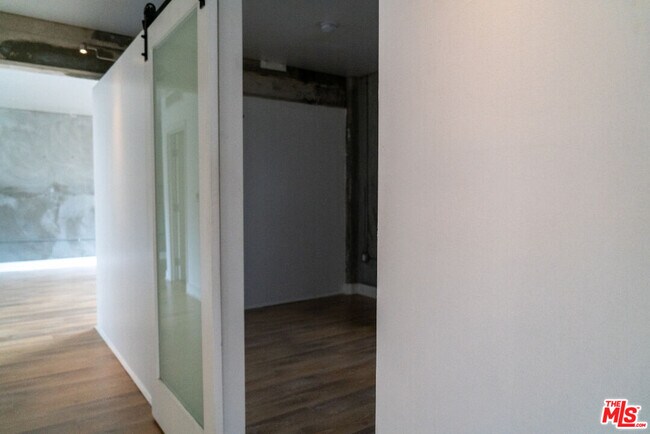Building Photo - 416 S Spring St