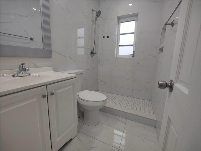 Building Photo - 2165 Bay Dr