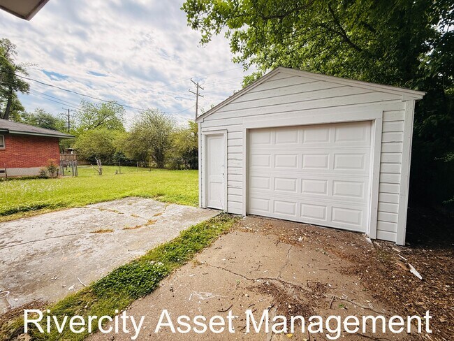 Building Photo - 4223 Cherrydale Rd