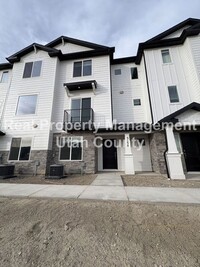 Building Photo - Brand New Eagle Mountain Townhome!