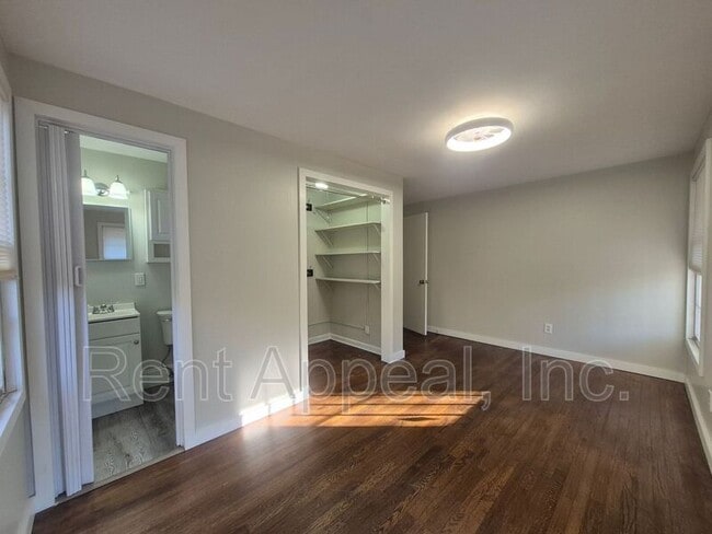 Building Photo - 2264 Capehart Cir NE