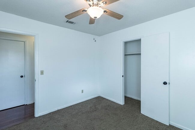 Building Photo - 633 Slade St