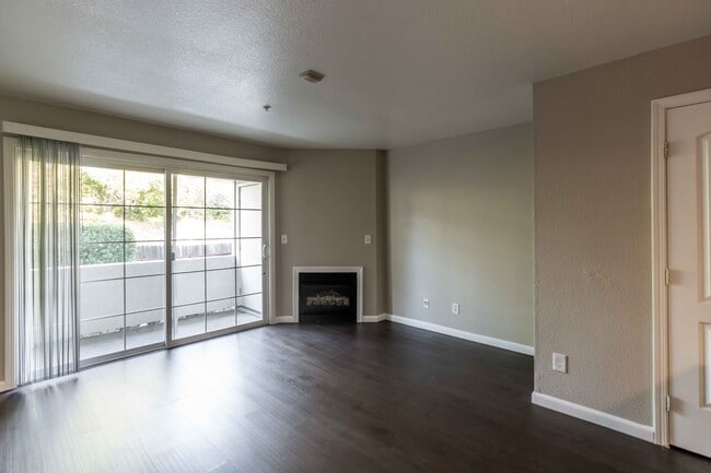 Building Photo - 3739 Black Eagle Dr