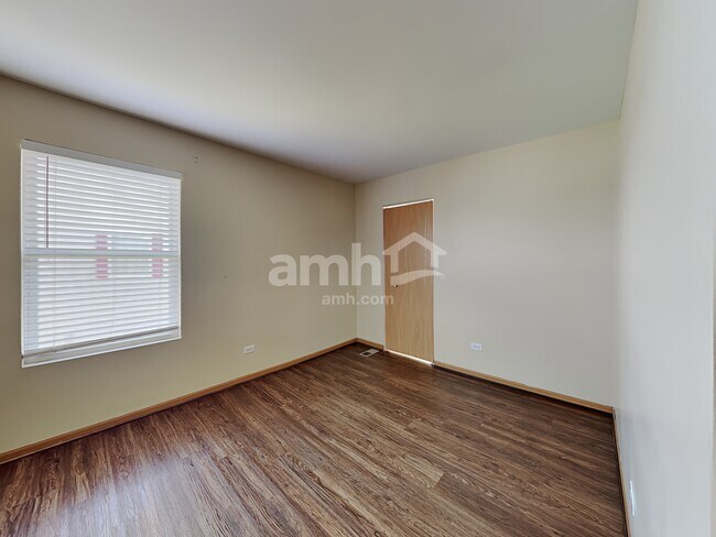 Building Photo - 1708 Lake Pointe Ct