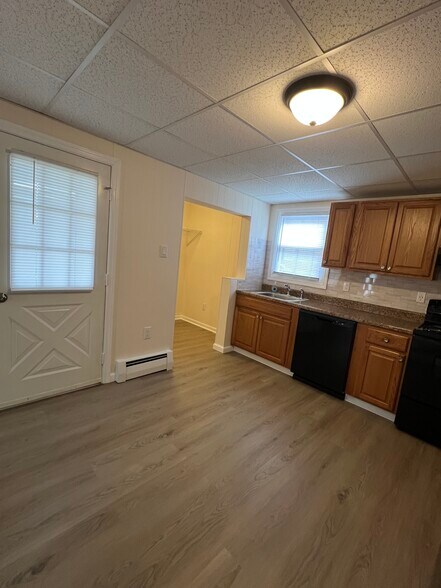 Building Photo - 211 Spring St