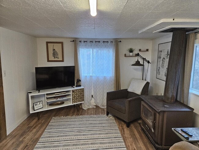 Building Photo - 2006 WY-352