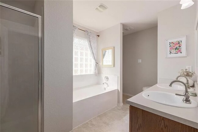 Building Photo - 1422 Davis Mountain Loop