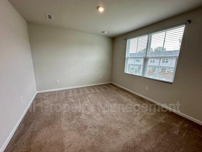 Building Photo - 11 High Pne Trl