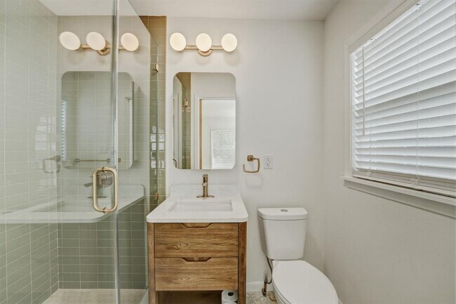 Building Photo - 502 Sunrise Cir