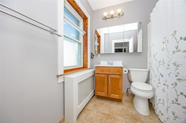 Building Photo - 312 Ellington Ave E