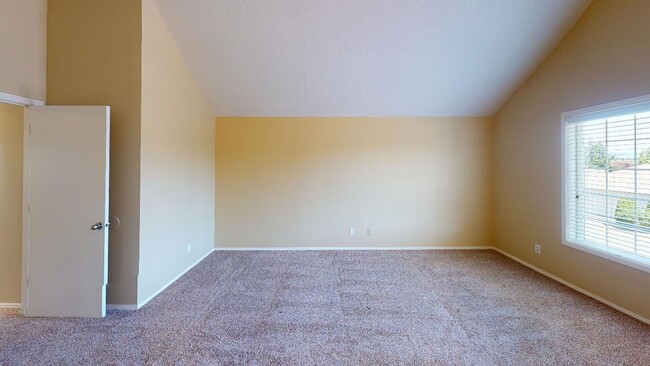 Building Photo - Tigard, Morning Hill - Summer Lake Neighborhood, Pet Friendly