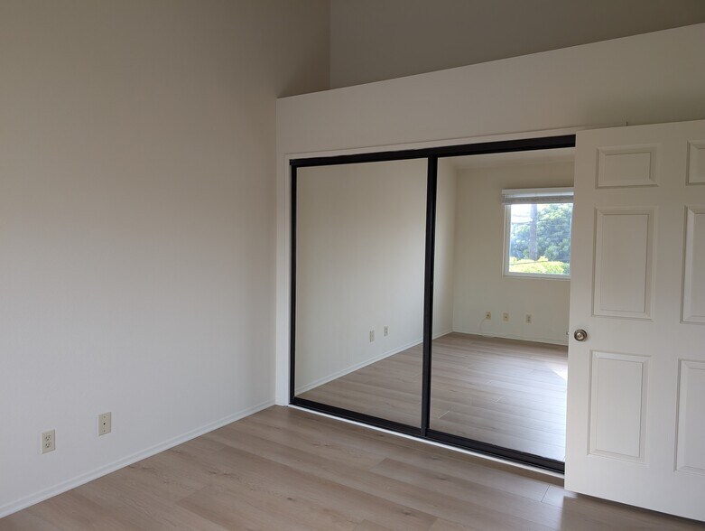 Building Photo - 1328 W Gardena Blvd