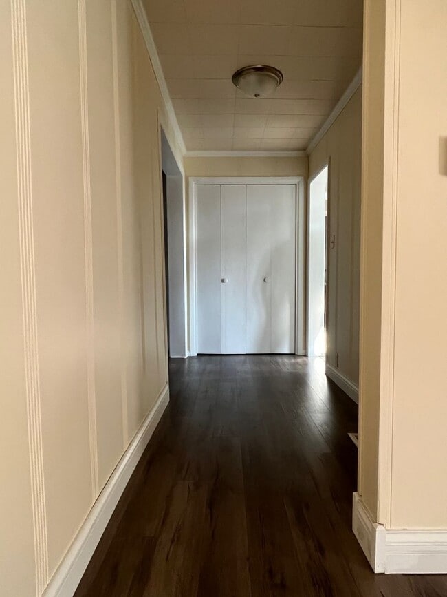 Building Photo - Three Bedroom in Mapleton Local School Dis...