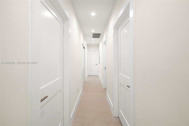 Building Photo - 10945 SW 75th Ct