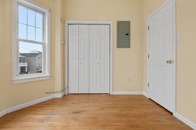 Building Photo - 155 Arlington Ave