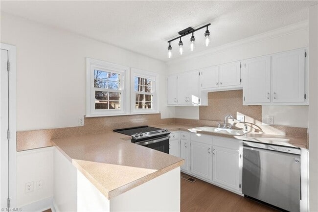 Building Photo - 1705 Three Meadows Rd