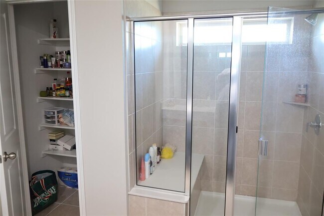 Building Photo - 11500 Maple Leaf Way