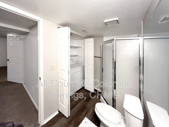 Building Photo - 2058 Palm Dr