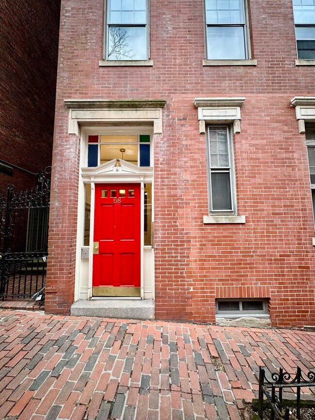 Building Photo - 68 Phillips St