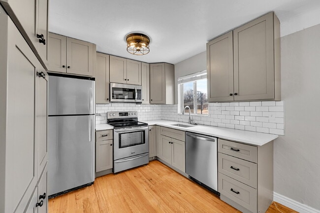 Building Photo - $2,540.95, 3 bed, 1 bath located in Denver with a newly renovated kitchen and In Unit Laundry!