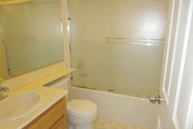 Building Photo - 1647 Dewey St