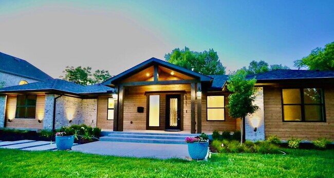 Building Photo - Executive Lease Near Preston Hollow  - Chef's Kitchen, Gated Drive & Spacious Patio
