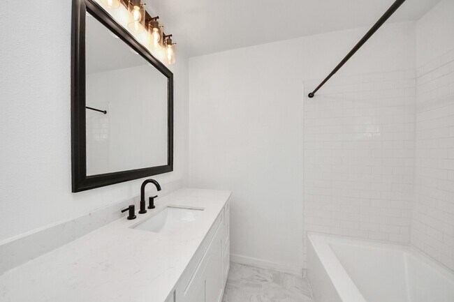 Building Photo - 4519 Reynaldo Dr