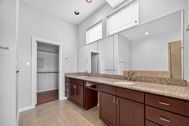 Building Photo - 2352 Sperber Ln